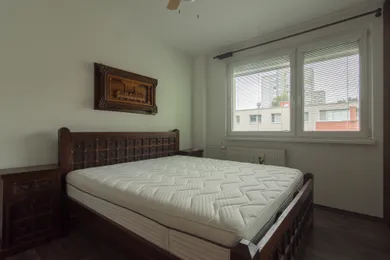Na prenájom 2-izbový byt, 52 m², Bratislava-Petržalka, Medveďovej