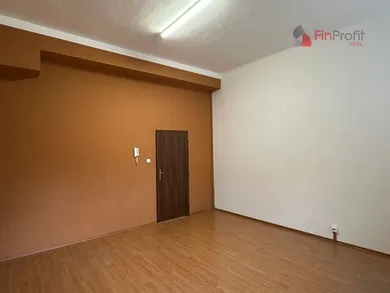 Na prenájom komerčné, 23 m², Bratislava-Staré Mesto, Radlinského