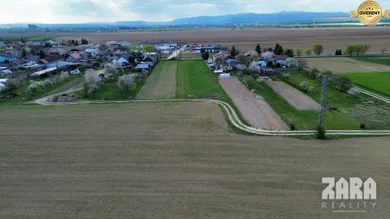 Na predaj pozemok, 440 m², Cestice