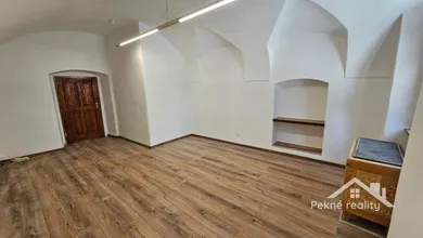 Lokale komercyjne na wynajem, Zvolen · €250