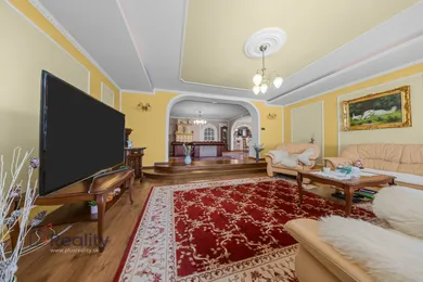 Na predaj 8-izbový dom, 450 m², Dunajská Streda, Dunajská