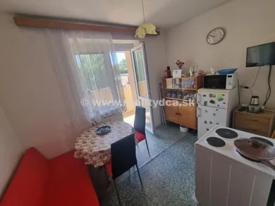 Na predaj 1-izbový byt, 34 m², Dubnica nad Váhom, Bratislavská