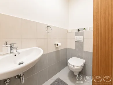 Na prenájom 4-izbový byt, 109 m², Trenčín, Rybárska