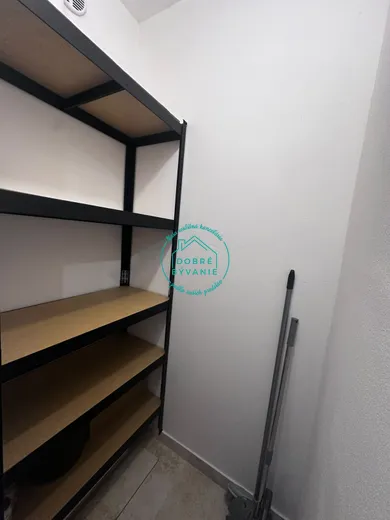 Na prenájom 2-izbový byt, 62 m², Nové Zámky, Letomostie