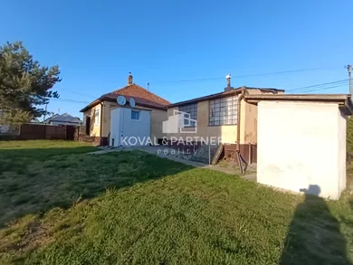 Na predaj 3-izbový dom, 90 m², Šurany, -