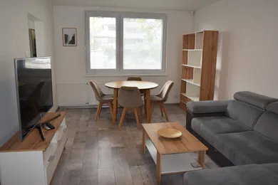 Квартиры в аренду, 3-комнатные, Bratislava-Ružinov · €1 050