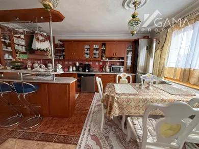 Na predaj 7-izbový dom, 360 m², Poprad