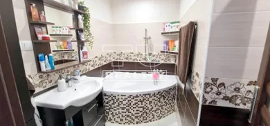 Na predaj 3-izbový byt, 70 m², Michalovce