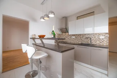 Byty na prenájom 3-izbový, Trenčín · €700