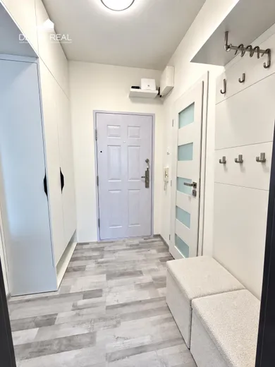Na predaj 2-izbový byt, 36 m², Bratislava-Petržalka, Znievska
