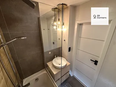 Na predaj 3-izbový byt, 68 m², Bratislava-Petržalka, Medveďovej
