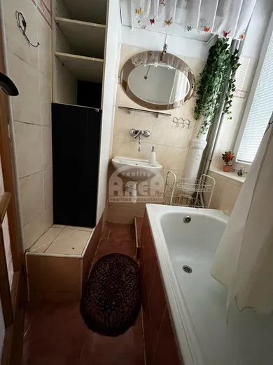 Na predaj 8-izbový dom, 320 m², Michalovce, -