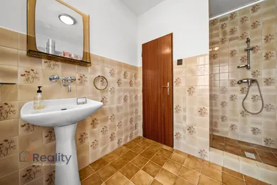 Na predaj 4-izbový dom, 102 m², Bac