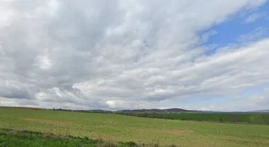 Na predaj pozemok, Orešany