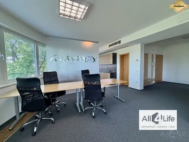 Na prenájom komerčné, 134 m², Piešťany, Radlinského