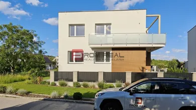 Houses for sale, 6-room in Pezinok · €585,000