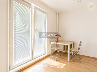 Na prenájom 2-izbový byt, 57 m², Handlová