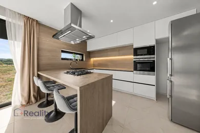 Na predaj 4-izbový dom, 168 m², Horné Mýto