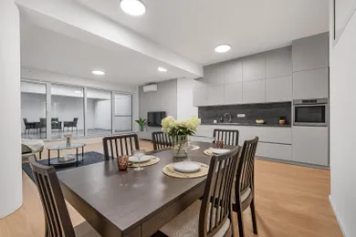 Na predaj 2-izbový byt, 77 m², Bratislava-Staré Mesto, Obchodná
