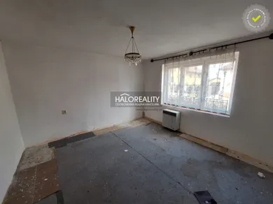 Na predaj pozemok, Dvorníky
