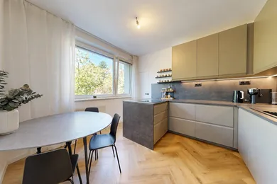 Na prenájom 3-izbový byt, 90 m², Bratislava-Karlova Ves, Janotova