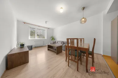 Na predaj 2-izbový byt, 71 m², Bratislava-Petržalka, Budatínska