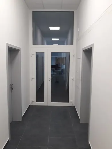 Na prenájom komerčné, 200 m², Bratislava-Nové Mesto