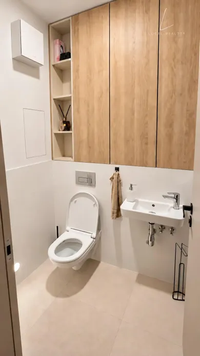Na predaj 4-izbový byt, 96 m², Bratislava-Petržalka, -