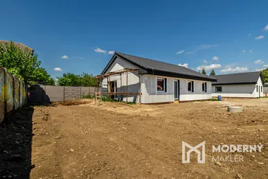 Na predaj dom, 97 m², Levice