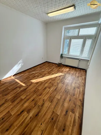 Na prenájom komerčné, 74 m², Prievidza, Matice Slovenskej