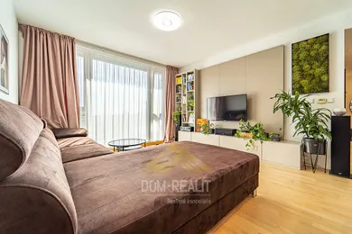 Na predaj 3-izbový byt, 100 m², Bratislava-Petržalka, Kopčianska