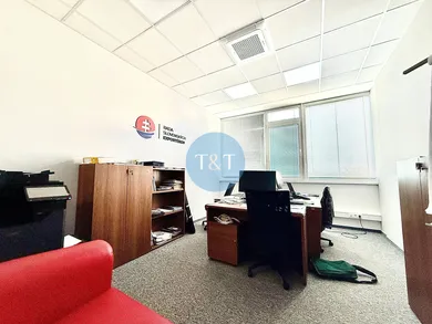 Na prenájom komerčné, 211 m², Bratislava-Ružinov, Tomášikova