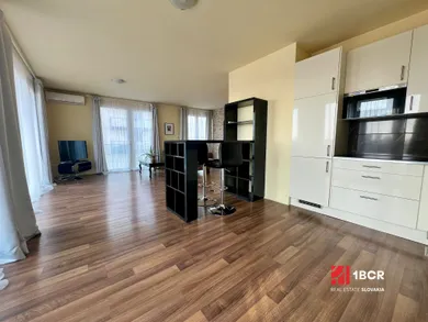Na prenájom 2-izbový byt, 63 m², Bratislava-Nové Mesto, Vajnorská