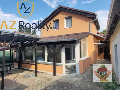 Domy na sprzedaż, 5-pokojowe, Komárno · €260 000