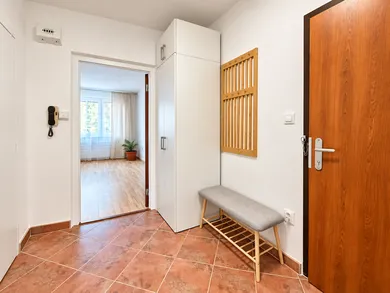 Na prenájom 1-izbový byt, 46 m², Levice, Hlboká