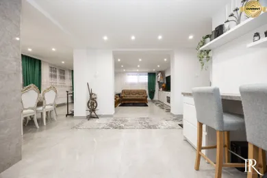 Na predaj 9-izbový dom, 333 m², Dvorníky