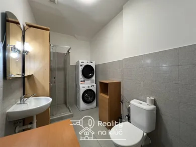 Na prenájom 1-izbový byt, 30 m², Nové Zámky, M. R. Štefánika