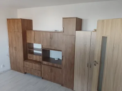 Na predaj 1-izbový byt, 35 m², Bratislava-Petržalka, Hálova