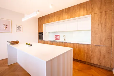 Na predaj 5-izbový dom, 211 m², Bratislava-Záhorská Bystrica