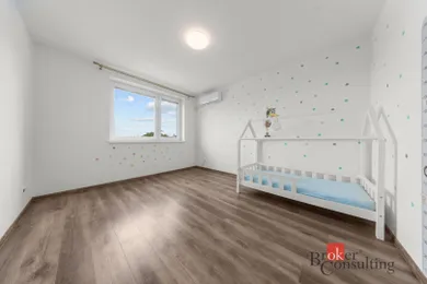 Na predaj 5-izbový byt, 116 m², Rovinka