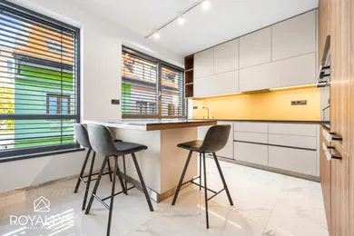 Na prenájom 2-izbový byt, 68 m², Bratislava-Staré Mesto, Jozefská