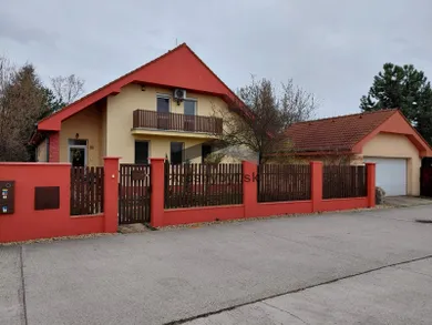 Houses for sale, 5-room in Miloslavov · €708,000