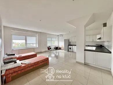 Na prenájom 3-izbový byt, 90 m², Nové Zámky, M. R. Štefánika