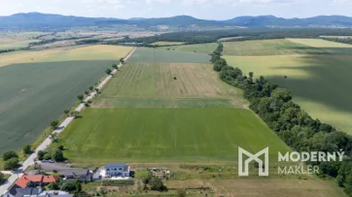 Na predaj pozemok, Vištuk