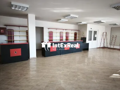 Na prenájom komerčné, 77 m², Šaľa, SNP