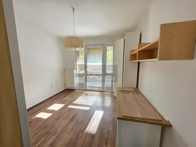 Na prenájom 2-izbový byt, 56 m², Trnava, Ulica Hospodárska