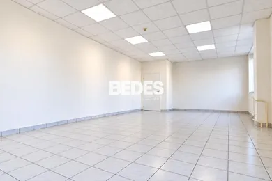 Na prenájom komerčné, 33 m², Prievidza, M. Mišíka 780/19A