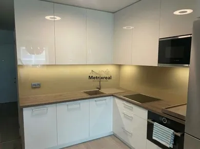 Na prenájom 2-izbový byt, 63 m², Bratislava-Nové Mesto, Vlárska