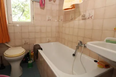 Na predaj 5-izbový dom, 85 m², Piešťany, Hoštáky