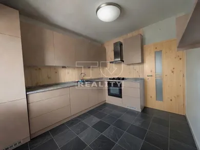 Mieszkania na sprzedaż, 3-pokojowe, Žiar nad Hronom · €129 000